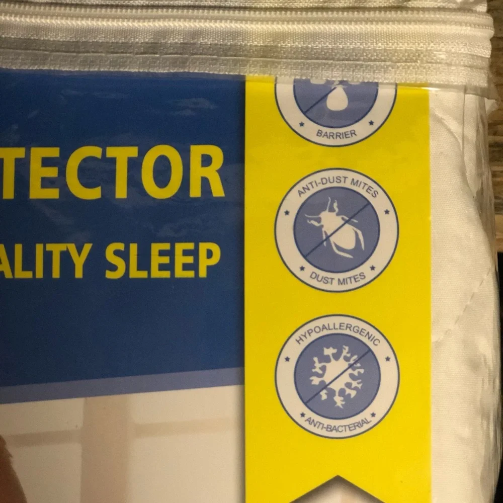 NWT Full size waterproof quilted mattress cover